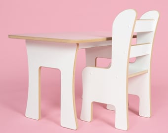 Tisch und Stuhl für ein Kind