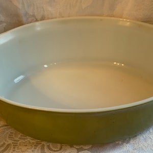 Vtg Pyrex 2.5 qt casserole dish 045 verde lime green no top