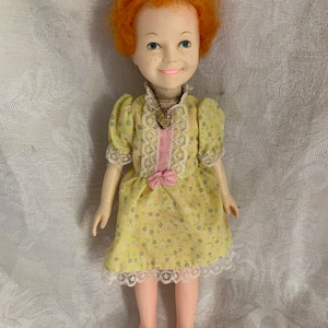 Vintage Tribune 1982 Knickerbocker plastic Annie doll 9” with necklace no socks or shoes