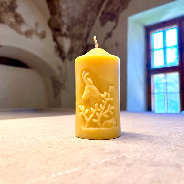Kerze "Gamsbock" aus Bienenwachs