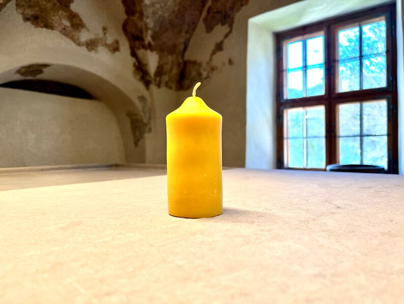 Pillar candle made of medium-sized beeswax image 1