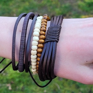 Lederarmband Set: Braune Kordel & Holzperle Verstellbar Armbänder