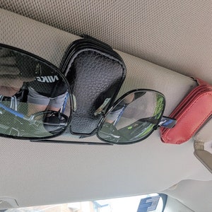 Artilife Magnetic Leather Sunglass Holder for Car, Magnetic Eyeglass Hanger  Clip for Car Sun Visor, Suitable for Thin Leg Glasses, Beige : :  Car & Motorbike