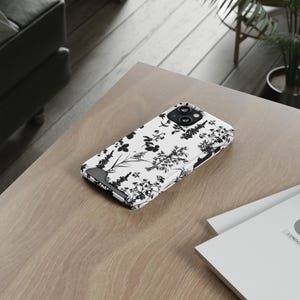 Telefoonhoesje met kaarthouder Cadeau Wilde planten en bloemen op wit Hoesje met zwarte achtergrond Perfect kerstcadeau voor moeder, tante, dochter