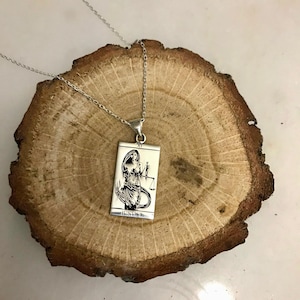 Collar de encanto de la carta del tarot, plata de ley 925 El collar colgante de la carta del tarot de la justicia, regalo de cumpleaños de Navidad, Tarotcard, brujería