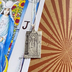 Hogepriesteres tarotkaartketting goud of zilver, tarotsieraden, Vaderdagcadeau, tarothangerketting, cadeau voor hem haar