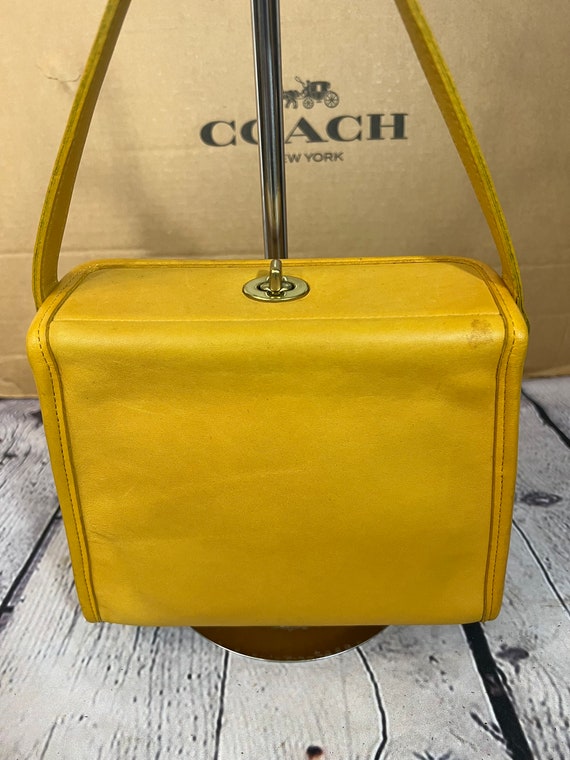 Coach geometric pouch hot sale