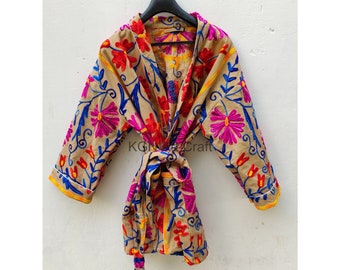 Suzani chaqueta corta bordada a mano india hecha a mano Kantha edredón kimono chaqueta kimono Kantha edredón kimono las mujeres usan chaqueta abierta del lado delantero