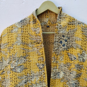 Giacca corta trapuntata Kantha indiana fatta a mano Kimono Le donne indossano una giacca trapuntata aperta sul davanti di colore giallo Boho immagine 5