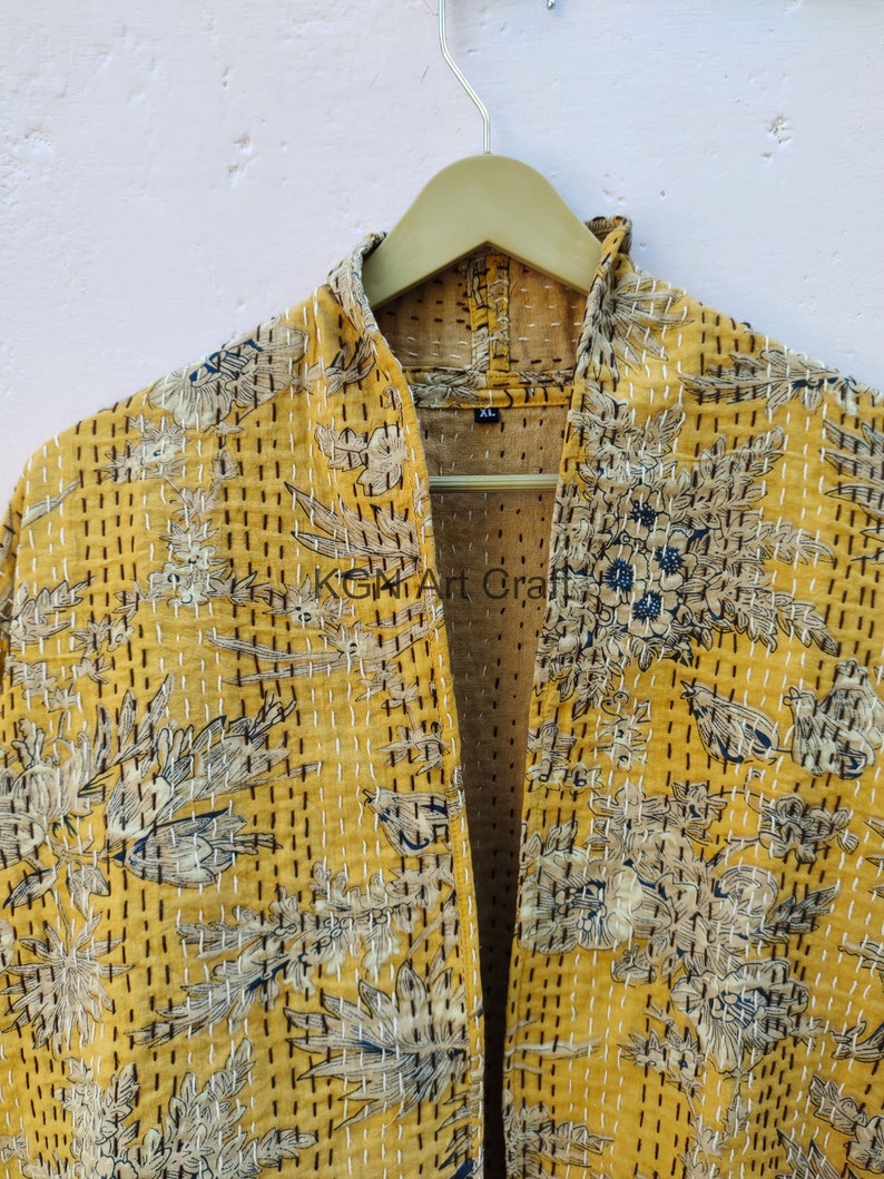 Giacca corta trapuntata Kantha indiana fatta a mano Kimono Le donne indossano una giacca trapuntata aperta sul davanti di colore giallo Boho immagine 5