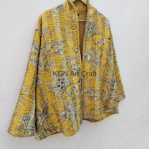 Giacca corta trapuntata Kantha indiana fatta a mano Kimono Le donne indossano una giacca trapuntata aperta sul davanti di colore giallo Boho immagine 3