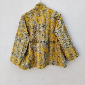 Giacca corta trapuntata Kantha indiana fatta a mano Kimono Le donne indossano una giacca trapuntata aperta sul davanti di colore giallo Boho immagine 10