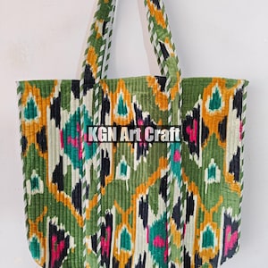 Grand sac fourre-tout réversible en velours de coton matelassé Beach Weekender Sac à provisions robuste et écologique, sac matelassé à imprimé ikat