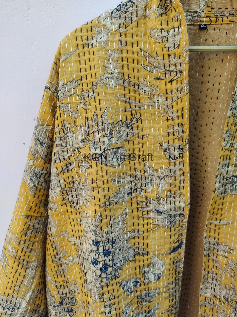 Giacca corta trapuntata Kantha indiana fatta a mano Kimono Le donne indossano una giacca trapuntata aperta sul davanti di colore giallo Boho immagine 8