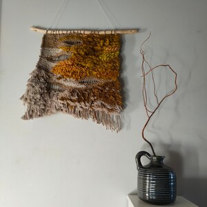 Tenture murale tissée jaune, tapisserie en laine, décoration apaisante