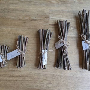 Willow sticks, twigs for craft. Bundle of 20. 10cm- 30cm length. 3-8mm thickness. Natural rustic sticks with bark on.