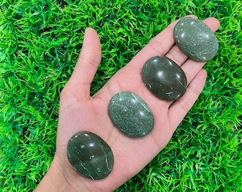 Grüner Jade Sorgenstein | Heilender Kristall Chakra Sorgenstein | Palmen-Meditationsstein | Taschenstein | Anti-Angst-Sorgenstein | Geschenk