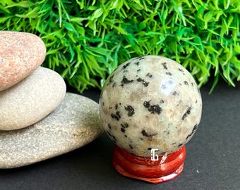 40 mm naturlig kiwi-jaspiskristallkula, ädelstenssfär, kristallhelande spådomskula, kristallsfär, kristallgåvor, kristallheminredning