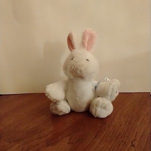 WEBKINZ Rabbit HM 078 / Brand New With Sealed Code