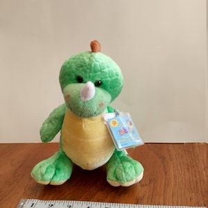 Webkinz Key Lime Dino HM 185 // Nuovo di zecca con codice sigillato