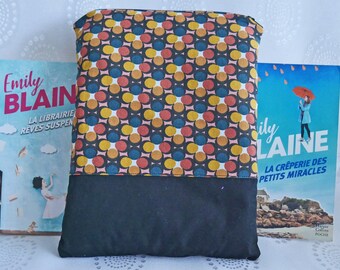 Padded and zipped pocket pocket pouch - Book cover - Book case - retro patterns