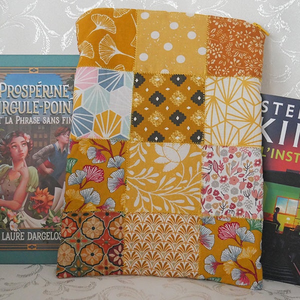 Petite pochette à livre de poche matelassée et zippée - Housse livre - Etui à livre - Patchwork tons jaunes