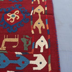 Arazzo Suzani da parete 5'1x5'7 Ft - Decorazione per soggiorno - Copritavolo Suzani ricamato, copriletto fatto a mano, arazzo da parete Suzani colorato immagine 15