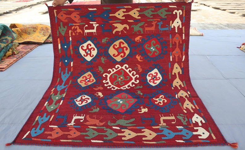 Arazzo Suzani da parete 5'1x5'7 Ft - Decorazione per soggiorno - Copritavolo Suzani ricamato, copriletto fatto a mano, arazzo da parete Suzani colorato immagine 4
