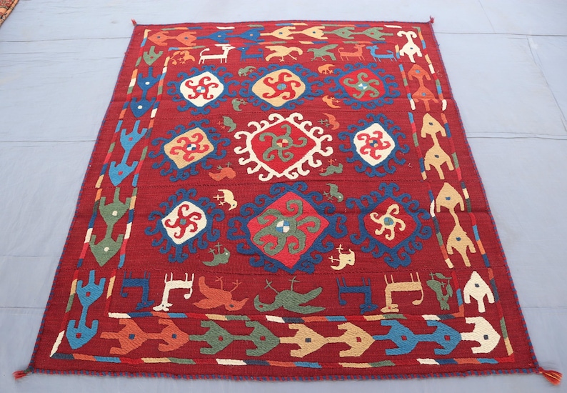 Arazzo Suzani da parete 5'1x5'7 Ft - Decorazione per soggiorno - Copritavolo Suzani ricamato, copriletto fatto a mano, arazzo da parete Suzani colorato immagine 1