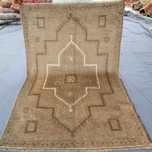 Tappeto vintage afgano 2'8x4'6 piedi/Tappeto in terracotta/Tappeto in lana fatto a mano/Tappeto a pelo corto, effetto anticato e sbiadito/Tappeto orientale/Tappeto per soggiorno/Tappeto per camera da letto immagine 1