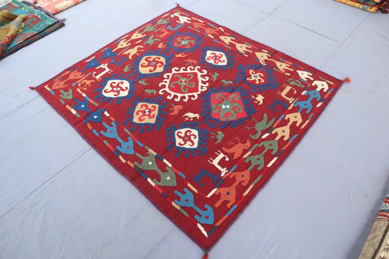 Arazzo Suzani da parete 5'1x5'7 Ft - Decorazione per soggiorno - Copritavolo Suzani ricamato, copriletto fatto a mano, arazzo da parete Suzani colorato immagine 2