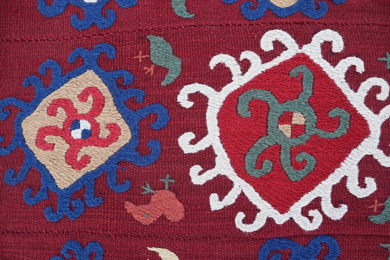Arazzo Suzani da parete 5'1x5'7 Ft - Decorazione per soggiorno - Copritavolo Suzani ricamato, copriletto fatto a mano, arazzo da parete Suzani colorato immagine 12
