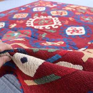 Arazzo Suzani da parete 5'1x5'7 Ft - Decorazione per soggiorno - Copritavolo Suzani ricamato, copriletto fatto a mano, arazzo da parete Suzani colorato immagine 5