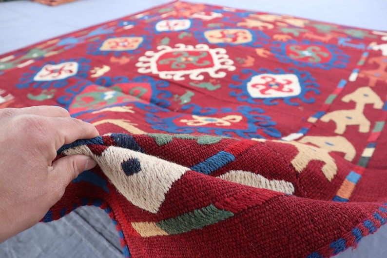 Arazzo Suzani da parete 5'1x5'7 Ft - Decorazione per soggiorno - Copritavolo Suzani ricamato, copriletto fatto a mano, arazzo da parete Suzani colorato immagine 5