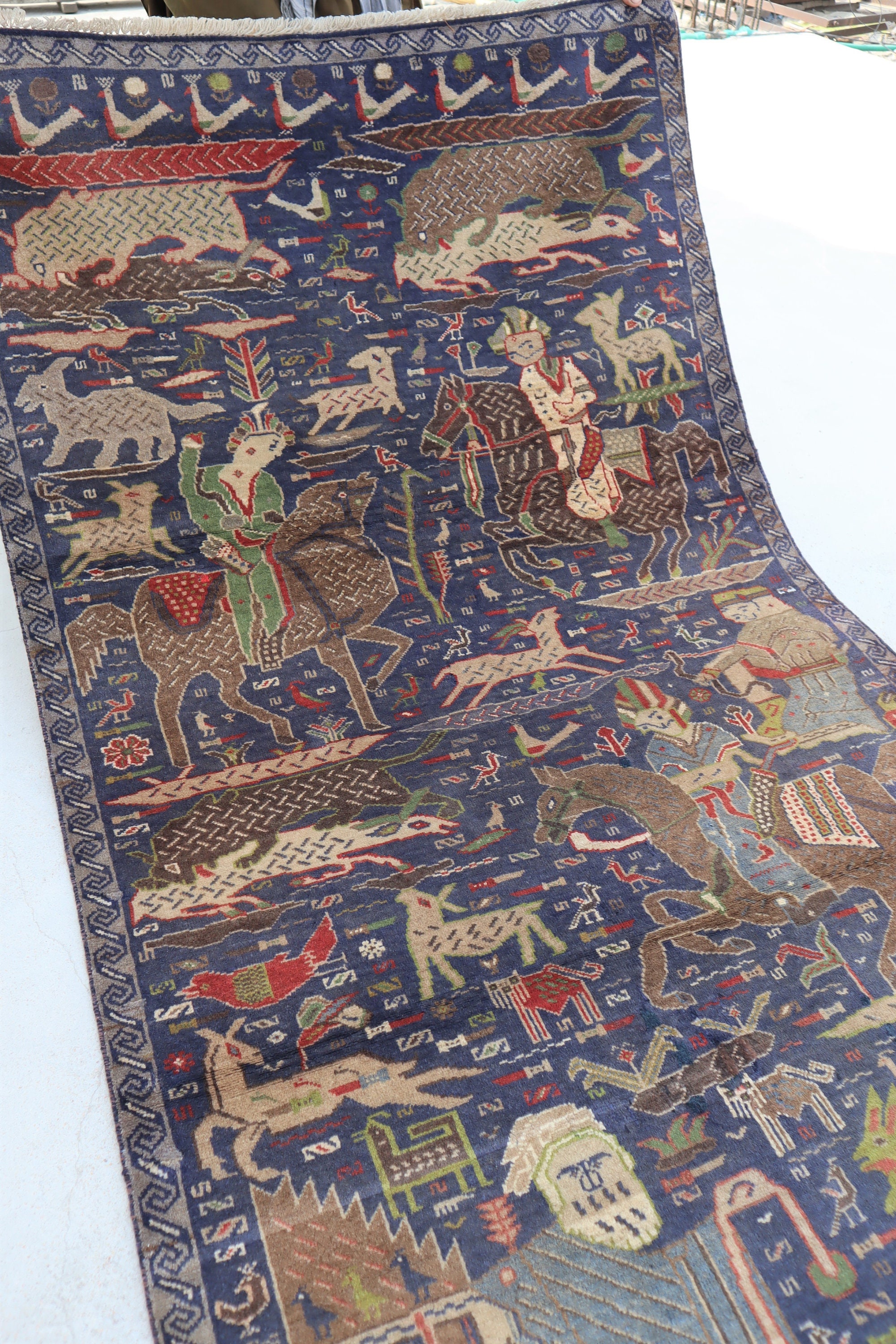 1960年代のアンティークハンドメイドラグ3.9 x 6.8フィート