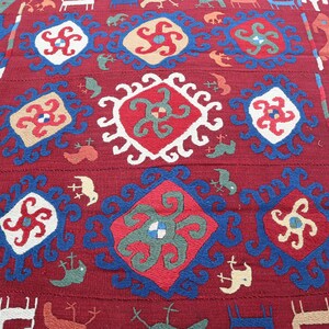 Arazzo Suzani da parete 5'1x5'7 Ft - Decorazione per soggiorno - Copritavolo Suzani ricamato, copriletto fatto a mano, arazzo da parete Suzani colorato immagine 6