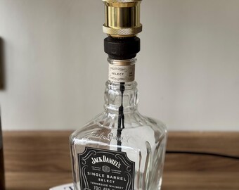 ジャックダニエルズ ウイスキーボトルランプ、アップサイクルされた