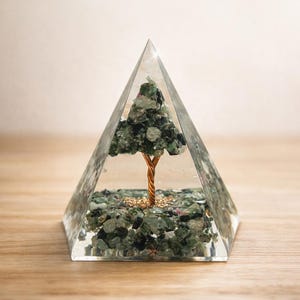 Smaragdträd av livets orgonitpyramid, Feng Shui-dekoration, symbolisk gåva, natursten, zen-dekoration