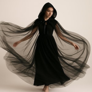 Cape noire double voile en tulle avec capuche & nœud satin – cape witchy élégante, costume sorcière bohème, séance photo, cérémonie, cosplay