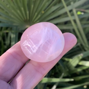 Rose quartz, rose quartz palm stone, rose quartz pebble, love, lithotherapy, gift for mom, gift for her