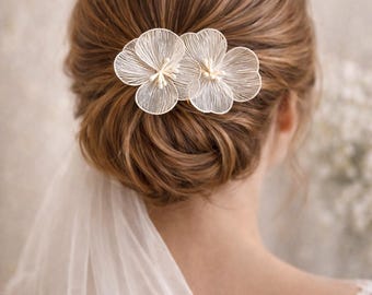 Vit & Guld Blommig Bröllopshårkam – Boho Brudaccessoar – Brudhårkam med guld- och vita blommor – Bröllopshåraccessoar för bruden