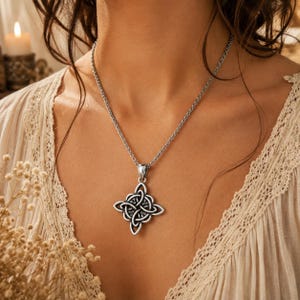 Collier Nœud Celtique – Nœud de Sorcière – Pendentif acier inoxydable argenté – Bijou Witch protection – Cadeau symbolique