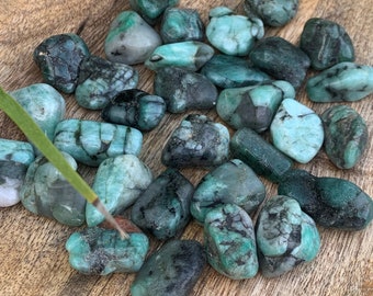 Polished raw emerald from Brazil, tumbled stone, emerald stone, crystal healing, natural stones, emerald