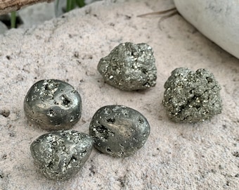 Rå pyrit, rå sten, natursten, litoterapi "dårarnas sten", en talisman för honom