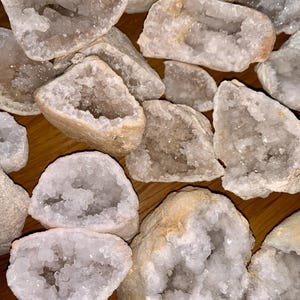Quartz Crystal Geode Medium Complete, Whole Crystal Geode, Recharging Stones, Lithotherapy, Crystals, Rock Crystal