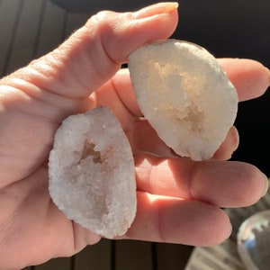 Small whole quartz geode, quartz crystal, raw stone, ring box, crystals, mini geode, crystal, lithotherapy, gift for her