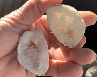 Small whole quartz geode, quartz crystal, raw stone, ring box, crystals, mini geode, crystal, lithotherapy, gift for her