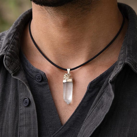 Collier Cristal de roche brut du Brésil – Pointe de quartz naturel, pierre énergétique, méditation, bijoux bohème homme