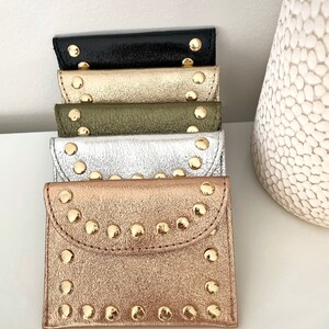 Porte cartes, porte feuille. Cadeau a s'offrir ou a offrir. En véritable cuir, plusieurs couleurs disponible
