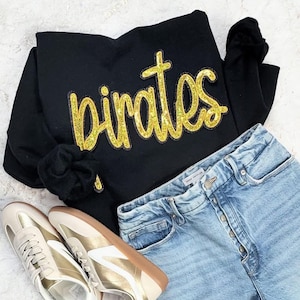 Uniforme escolar de los Piratas. Camiseta de profesor. Parche de lentejuelas. Camiseta del equipo de los Piratas.